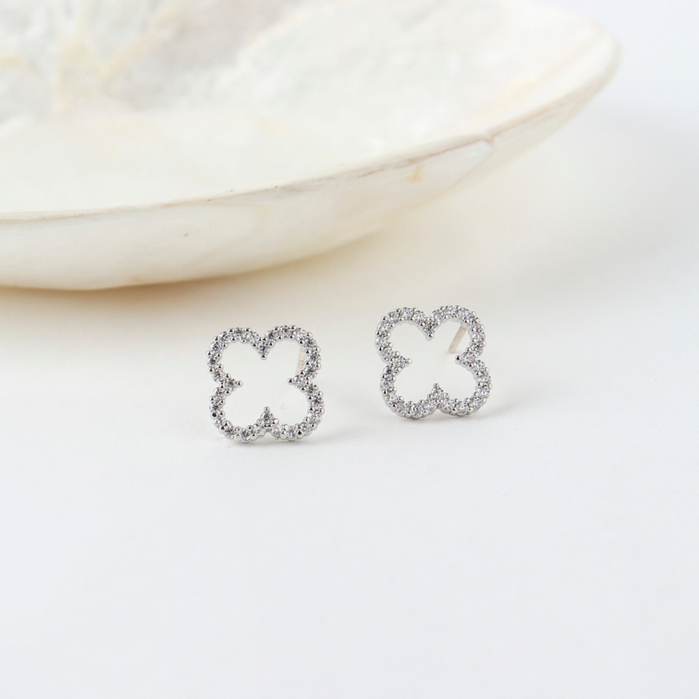 Sparkle Four-leaf Earrings